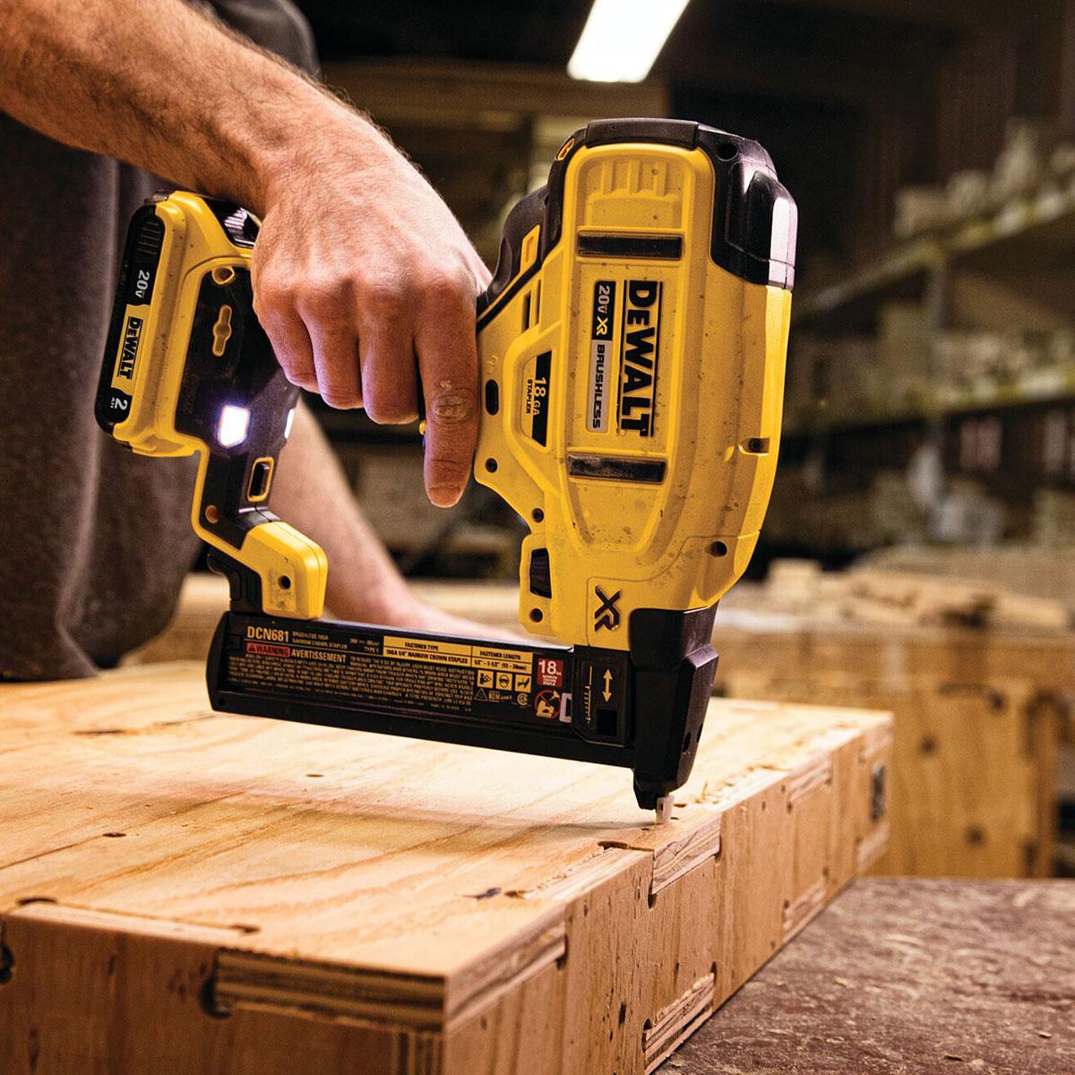 DeWalt 20V Crown Stapler Kit